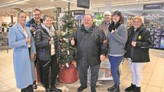Die Weihnachtswünsche können ab sofort bei Edeka-Hemeyer gepflückt werden