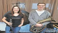 Knapp 60 Musikerinnen und Musiker bereiten sich derzeit intensiv auf das Gala-Konzert im Stadeum vor. Mirco Benthien leitet das Orchester seit 2008.