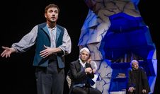 Nicolas Bremers Inszenierung von Kleists Klassiker betont die satirischen Momente.