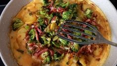 Das klassische Bauernfrühstück war einst ein ,,Arme-Leute-Essen“ und ist aus der Resteverwertung entstanden, um gekochte Kartoffeln, Schinken oder Speck zu verarbeiten.