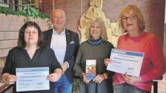 (v.l.) Anke Burfeind-Behnken, Michael Hannebacher, Petra Fischer und Andrea Koritke präsentieren freudig die symbolischen Schecks.