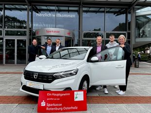 Stefan Molkentin, Thorben Prenntzell und Marko Putaro (Sparkasse), Marc Dittmer (Klosterholz e.V.), Florian Meyer (Autohaus Meyer) und Anja Kalski.