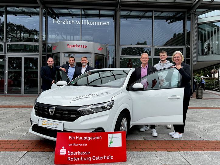 Stefan Molkentin, Thorben Prenntzell und Marko Putaro (Sparkasse), Marc Dittmer (Klosterholz e.V.), Florian Meyer (Autohaus Meyer) und Anja Kalski.