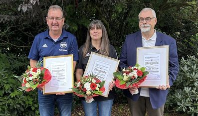 (v. l.) Ralf Müller, Ute Curland und Ralf Buck freuen sich über die Anerkennung für ihr Engagement.