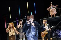 In der Neuinterpretation wird nicht nur gespielt, sondern auch live gesungen.