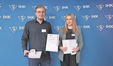 Die erfolgreichen Azubis der Stadtwerke: Joshua Härtel und Leonie Wlodarczak.