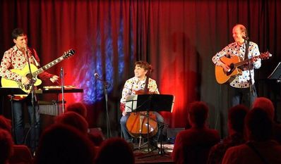 Interpretiert die großen Hits von ABBA auf seine ganz eigene und persönliche Art: das Trio S.O.S.