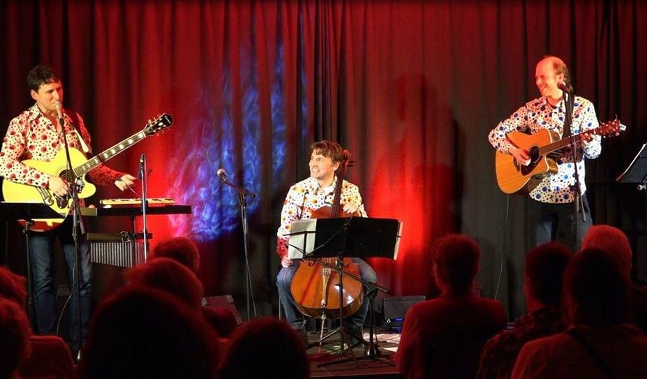Interpretiert die großen Hits von ABBA auf seine ganz eigene und persönliche Art: das Trio S.O.S.