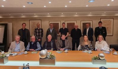 Zum ersten Mal seit Beginng der Pandemie konnte die Volksbank wieder Vertreter:innen der Vereine und Institutionen, die in diesem Jahr vom Gewinnsparen profitieren, persönlich einladen. Foto: cne