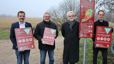 Der Landkreis ist durch das Bundesnaturschutzgesetz verpflichtet, Schutzgebiete zu kennzeichnen. Die ersten Schilder wurden nun in der Hammeniederung und im Teufelsmoor aufgestellt. Foto: eb