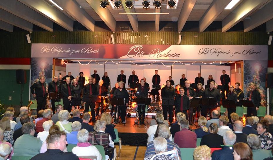 Die Bördehalle in Lamstedt bot einen perfekten akustischen Rahmen für das Adventskonzert der Hechthausener Oste-Musikanten.