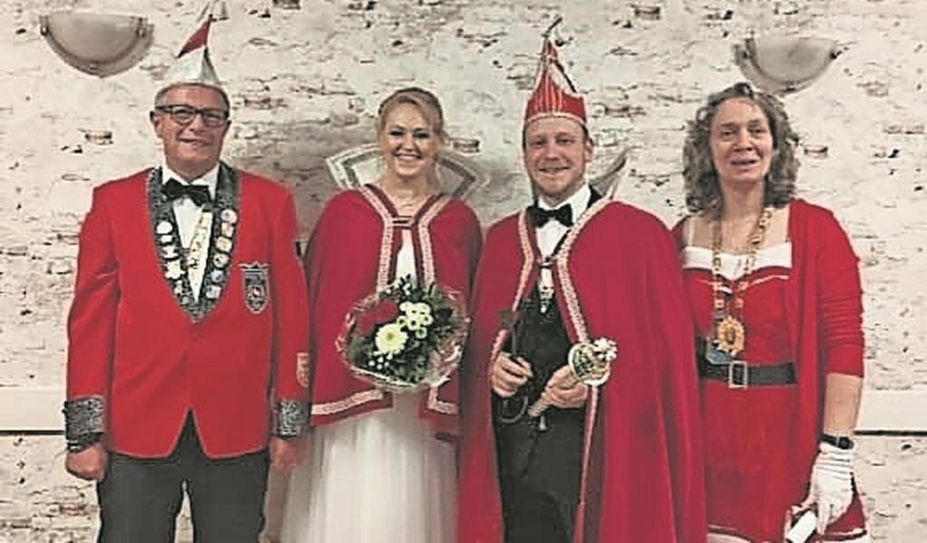 Sitzungspräsident und Präsidentin sowie die Prinzenpaare freuen sich auf den Karneval.