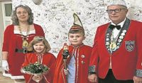 Sitzungspräsident und Präsidentin sowie die Prinzenpaare freuen sich auf den Karneval.