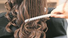 Das Friseurhandwerk ist Waltraut Wolffs große Leidenschaft. Ihre Kundschaft verschönert sie bereits seit 40 Jahren.