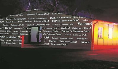 Am 27. Januar werden unter anderem die hölzernen Unterkunftsbaracken in der Gedenkstätte Sandbostel illuminiert.