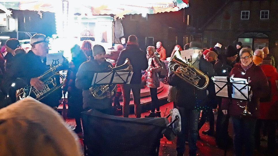 Der Posaunenchor gehört schon lange zur Tradition des Selsinger Weihnachtsmarktes.