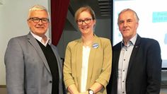 Die neue Plattdeutsch-Beauftragte Henrike Stindt mit Michael Roesberg (li.) und Hans-Hinrich Kahrs beim Schulmeistertag.