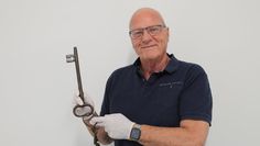 Der imposante Schlüssel ist für Eduard Gummich ein ganz besonderes Objekt.