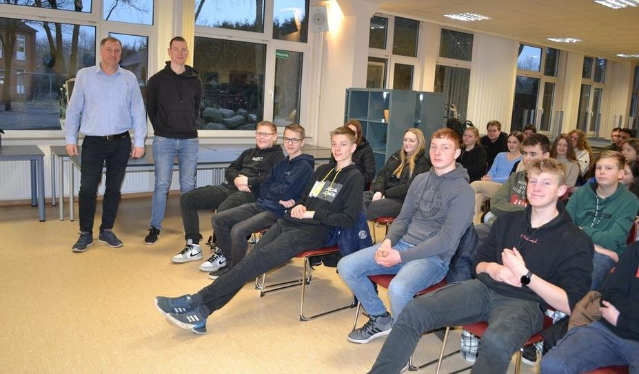 Zimmerermeister Heiko Pape stellte den Jugendlichen die beruflichen Möglichkeiten im Handwerk vor.
