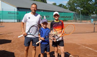 Sie wollen es einmal an die Weltspitze schaffen - dafür trainieren sie 25 bis 30 Stunden in der Woche mit ihrem Trainer Ahmad Hamiyou: Lennes Schrage(U9)  und Julian Dynybil (U12) wurden bereits Landesmeister in Nordhorn.