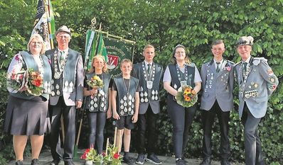 Die amtierende Königsfamilie freut sich auf ein schönes Schützenfest mit vielen Gästen.