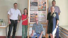 Eröffneten die Ausstellung  (v. li.): Rolf Eckhoff (DRK-Geschäftsführer Bremervörde), Kreisnaturschutzbeauftragte Dr. Christiane Looks, Joachim Looks, Ramona Riggers (Leiterin “Koopmannhof“) und Samtgemeindebürgermeister Stephan Meyer.