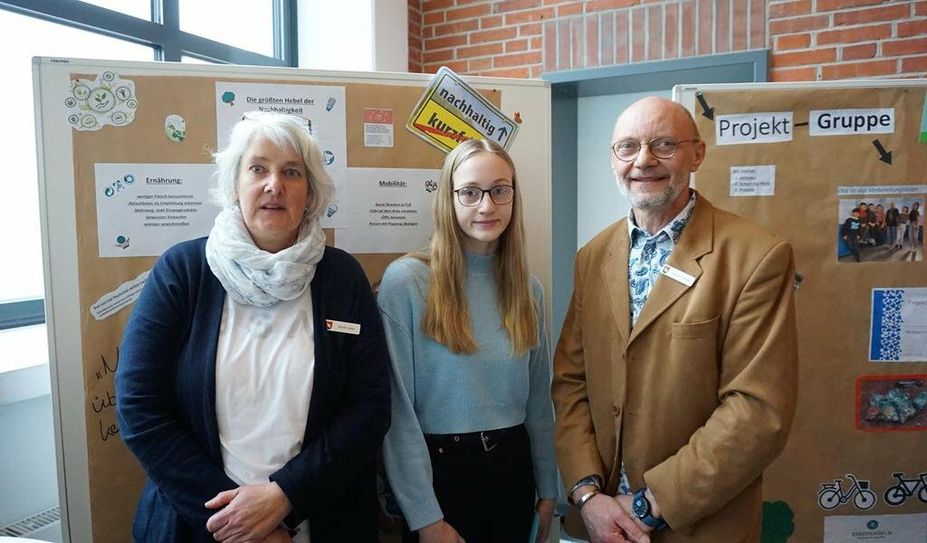 Tamara Beckmann (Mitte) möchte sich als Jugendortsvorsteherin für Kinder und Jugendliche engagieren. Erste Gespräche wurden bereits auf dem Jugendforum mit Kerstin John und Jürgen Denker von der Jugend- und Familienförderung geführt.