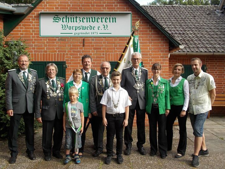 Das amtierende Königshaus um Schützenkönig Oliver Twisterling und Königin Nadine Wendelken.