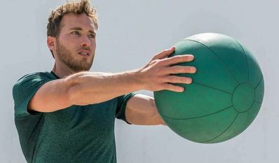 Verschiedene Trainingsformen, die auch mit leichten Kraftübungen verbunden sein können, werden am 8. Oktober beim Männersporttag „Kerlgesund“ des Kreissportbundes Osterholz als Mitmachangebot präsentiert. Foto: eb