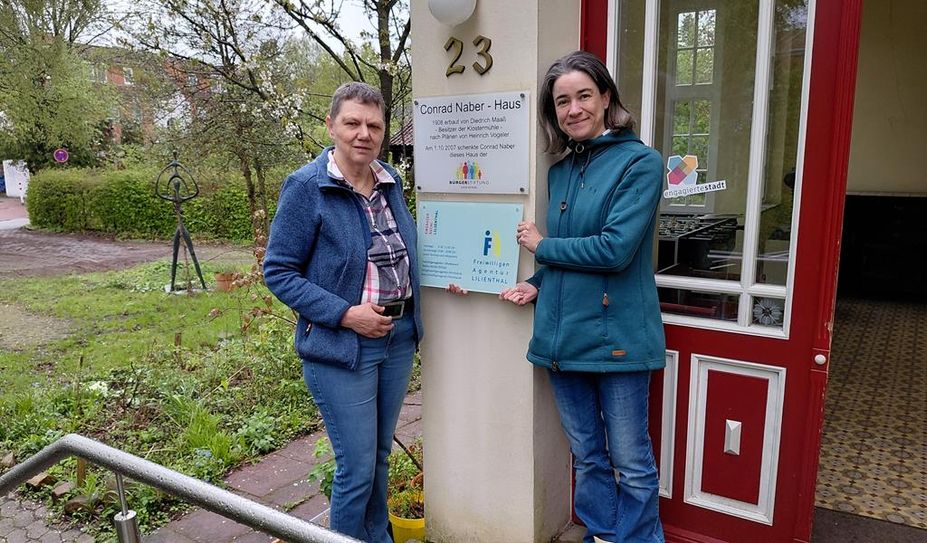 Antje Ludwig (links) und Regine Moll von der Freiwilligenagentur stehen bei Fragen zum Ehrenamt zur Verfügung.