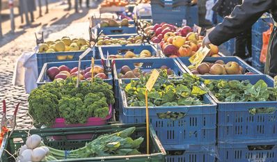 Frische Lebensmittel und mehr gibt es ab dem 16. Mai jeden Donnerstag auf dem Gnarrenburger Wochenmarkt. Foto: AdobeStock