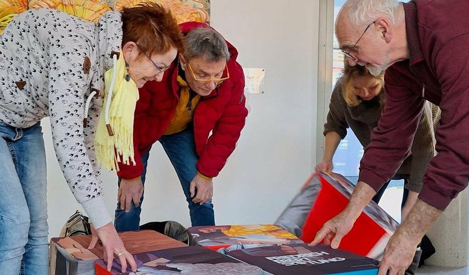 Nicht nur für Jugendliche: auch Erwachsene können sich in der Ausstellung mit ihrem Wissen über Rechtsextremismus auseinander setzen.