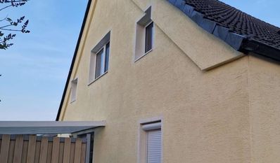 Die Reinigung von Fassaden ist eine Spezialität des Teams von Outdoor Cleaning.