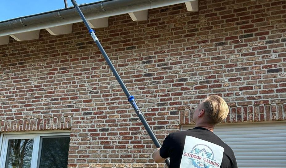Die Reinigung von Fassaden ist eine Spezialität des Teams von Outdoor Cleaning.