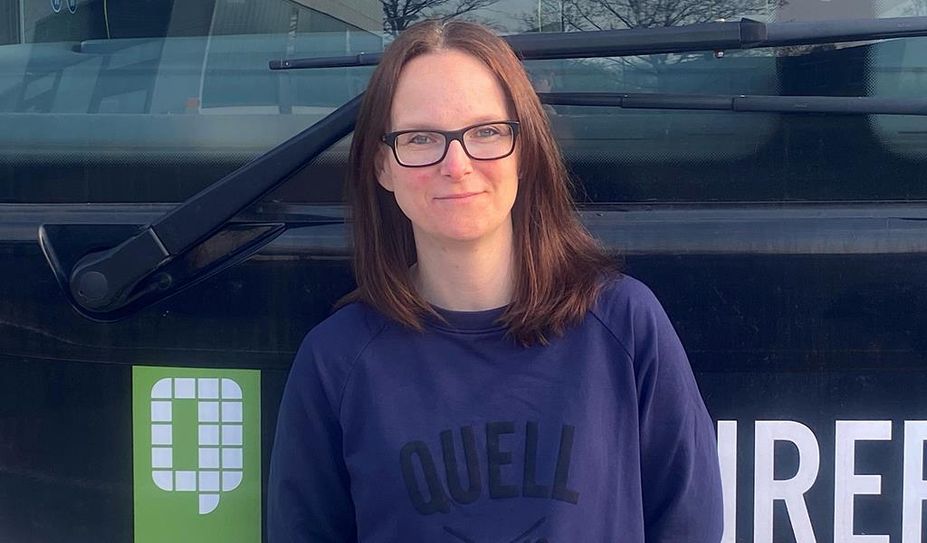 Veronika Lück hat schon verschiedenste Berufe ausgeübt. Seit 2021 ist sie Fahrlehrerin bei Quell.