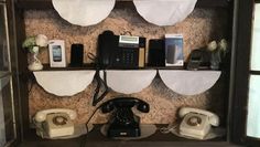 Von Wählscheibentelefonen über Tastentelefone bis hin zu modernen Smartphones - auf dem Technikmarkt hat sich einige getan.