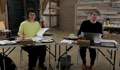 Die Jurymitglieder Merle Radtke und Radek Krolczyk freuen sich, dass sie so viele Menschen auf den Preis beworben haben, auch wenn ihnen die Entscheidung nicht leicht viel.