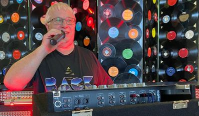DJ Christian Hüncken legte früher unter anderem im „Starship“ auf - er ist zweifelsohne der richtige Mann für eine 80er-Party.