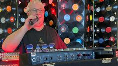 DJ Christian Hüncken legte früher unter anderem im „Starship“ auf - er ist zweifelsohne der richtige Mann für eine 80er-Party.