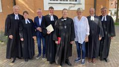 Pastor Gerhard Schäfer (v. li.), Pastorin Esther Ockuhn, Thomas Schuster, Carsten Stock, Hans-Christian Brandy, Ulrike Bosselmann, Pastor Markus Stamme und Pastor Manfred Thoden nach dem Gottesdienst.