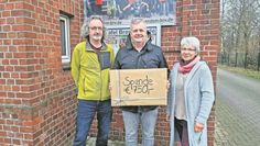 Gnarrenburg (eb). Anlässlich des 75-jährigen Jubiläums der Firma Horstschäfer hatten sich Christine und Hanjo Postels gewünscht, dass anstatt lieb gemeinter Geschenke lieber ein Geldbetrag überwiesen wird, der als Spende an die „Bremervörde Tafel“ und die „Rasselbande Sandbostel“ übermittelt werden sollte. Das Geld wurde inzwischen an die beiden Institutionen übergeben.