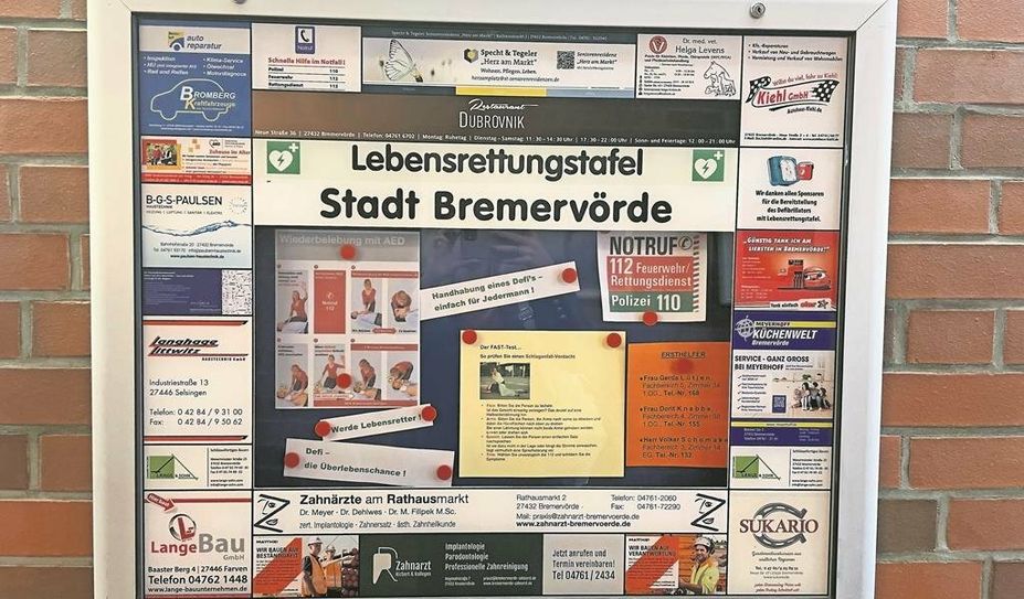 Die neu gestaltete Info-Tafel mit allen Sponsoren.