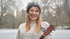 Mia Ohlsen wird die Gäste in Weihnachtsstimmung versetzen.