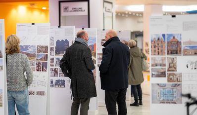 Die Ausstellung kann zu den Öffnungszeiten des Rathauses besucht werden.