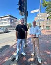 Bürgermeister Michael Hannebacher (rechts) und Finn-Thorge Brüns (Dualer Student Bauingenieurwesen, Fachbereich Tiefbau) bitten um Verständnis der Bauarbeiten.