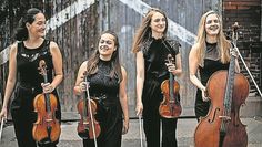 Die vier Frauen spielen Werke und Stücke großer Künstler:innen.