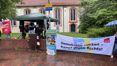 „Gemeinschaftlich das braune Gift bekämpfen“ - darum geht es den Veranstaltern der Kundgebung am vergangenen Sonntag, 5. Mai, auf dem Osterholzer Marktplatz.