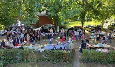 Im Beverwehr können die Besucher:innen gemütlich schlendern, bummeln und feilschen was das Zeug hält.