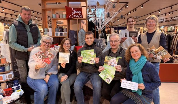 Die Mitglieder des Wirtschaftsinteressensrings Gnarrenburg (WIR) sind in Weihnachtsstimmung und bieten ihrer Kundschaft festliche Konditionen für deren Weihnachtseinkäufe.