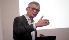 Bernhard Faller vom Bonner vhw (Bundesverband für Wohnen und Stadtentwicklung) hielt den Initialvortrag.